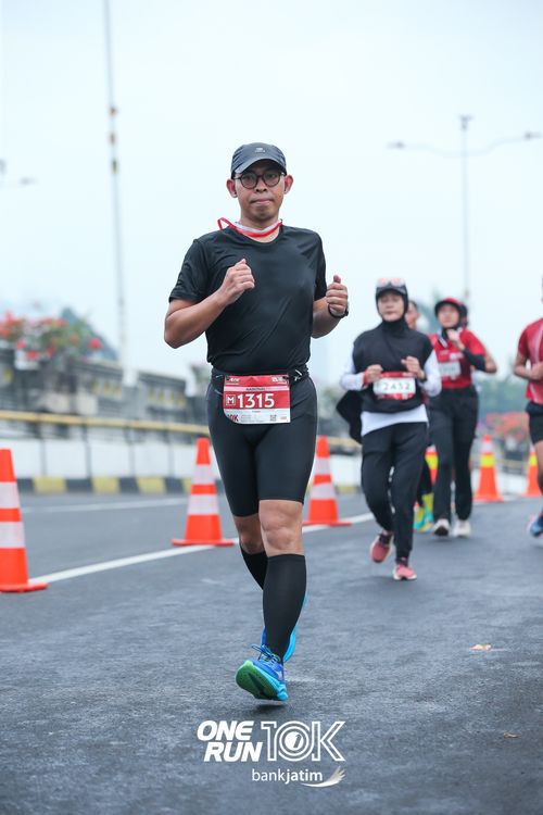 Race photo from ONE RUN 10 K
