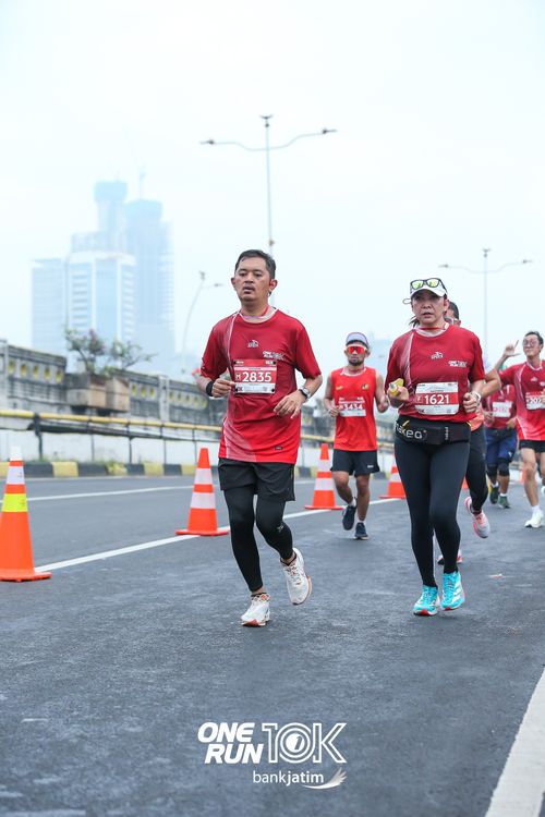 Race photo from ONE RUN 10 K