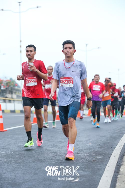 Race photo from ONE RUN 10 K