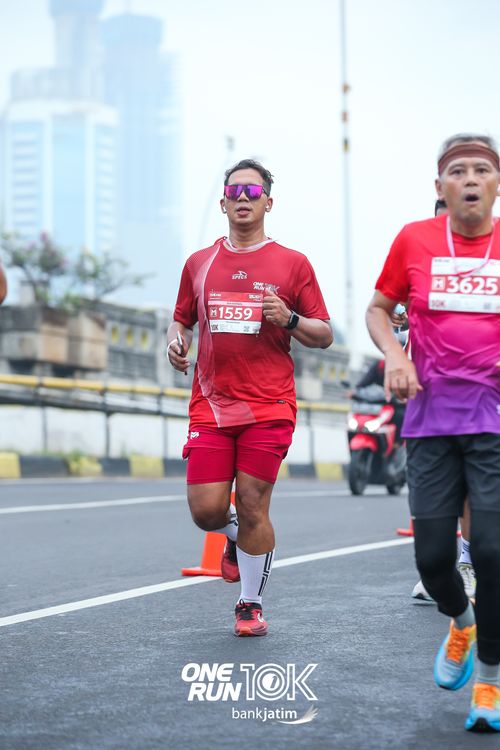 Race photo from ONE RUN 10 K