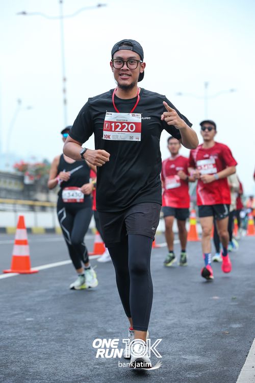 Race photo from ONE RUN 10 K