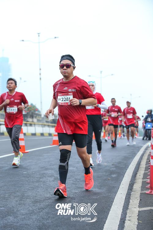 Race photo from ONE RUN 10 K