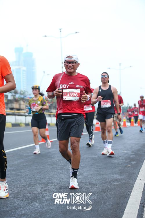 Race photo from ONE RUN 10 K