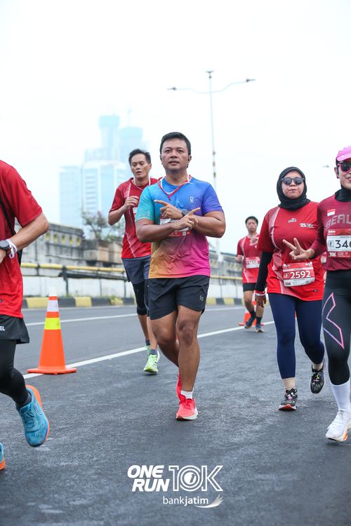 Race photo from ONE RUN 10 K