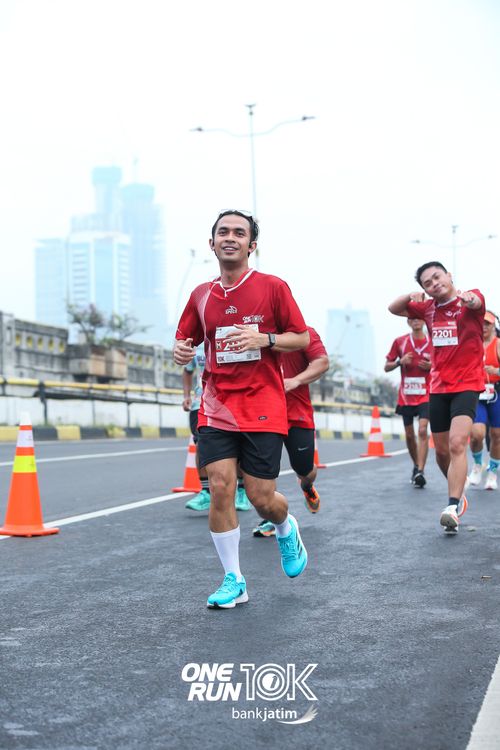 Race photo from ONE RUN 10 K