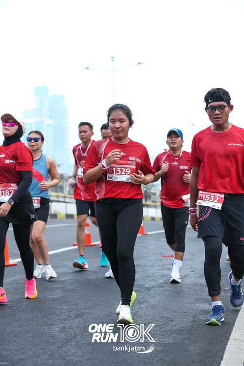 Race photo from ONE RUN 10 K
