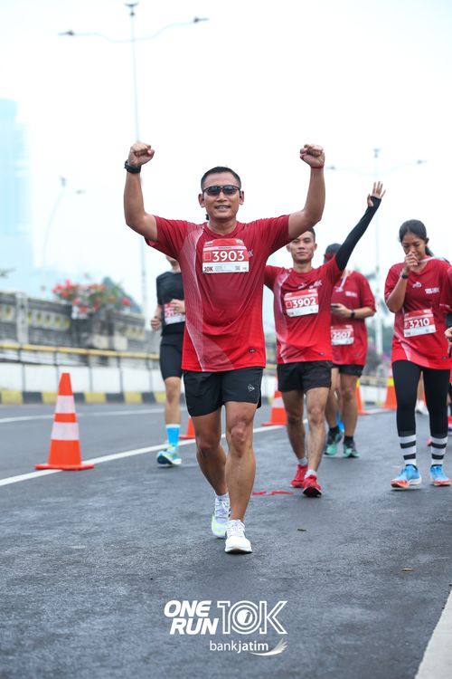 Race photo from ONE RUN 10 K
