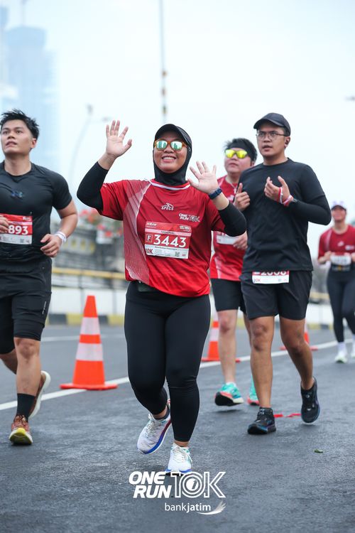 Race photo from ONE RUN 10 K