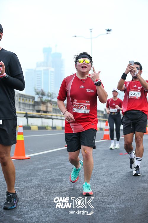 Race photo from ONE RUN 10 K