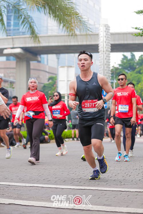 Race photo from ONE RUN 10K 2025
