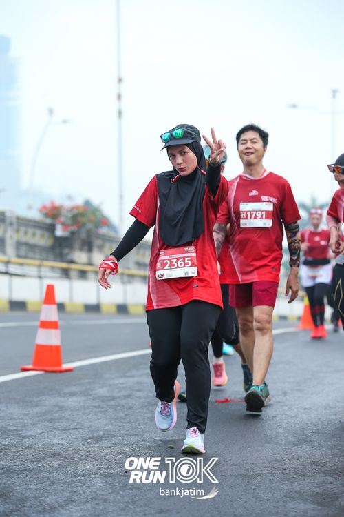 Race photo from ONE RUN 10 K