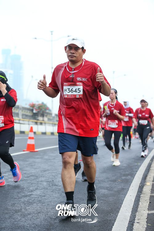Race photo from ONE RUN 10 K