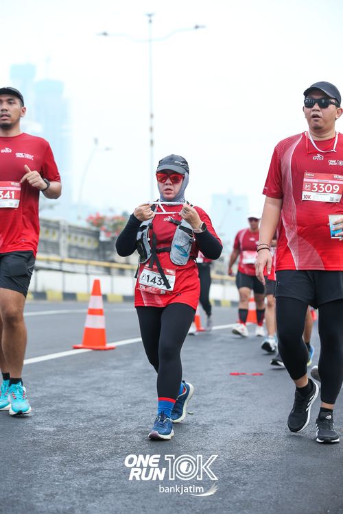 Race photo from ONE RUN 10 K