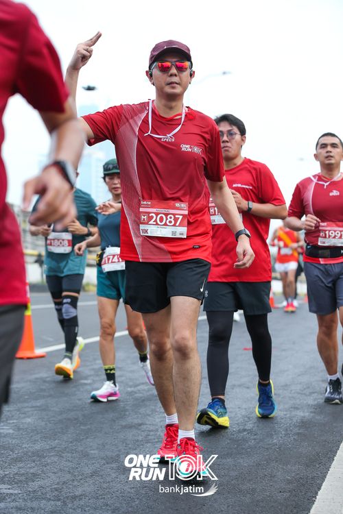 Race photo from ONE RUN 10 K