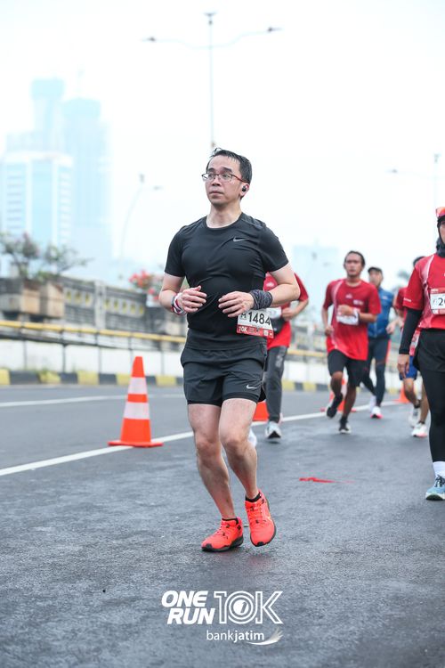 Race photo from ONE RUN 10 K