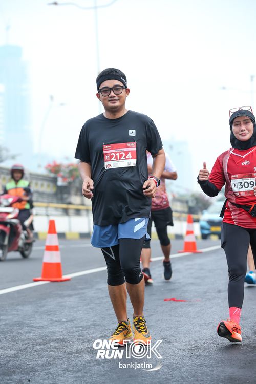 Race photo from ONE RUN 10 K