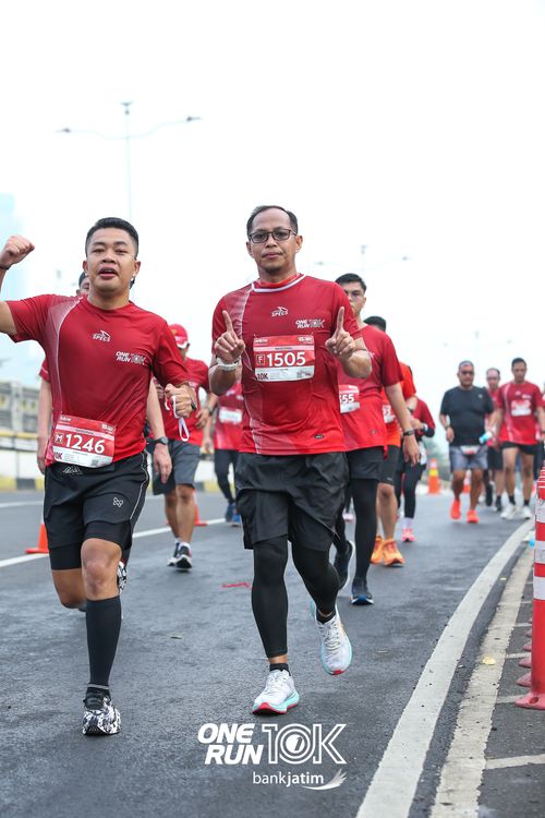 Race photo from ONE RUN 10 K
