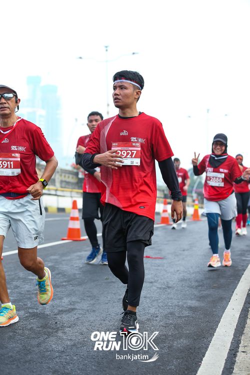 Race photo from ONE RUN 10 K