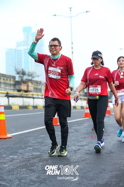 Race photo from ONE RUN 10 K