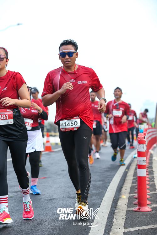 Race photo from ONE RUN 10 K