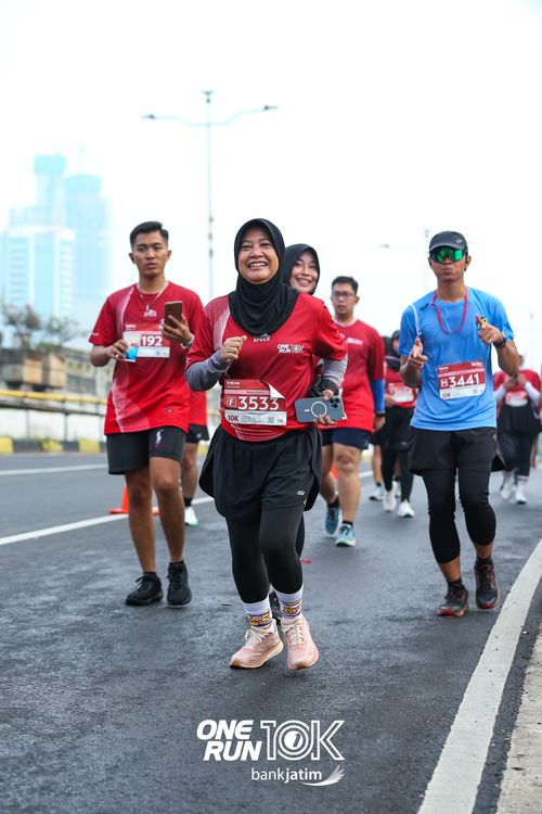 Race photo from ONE RUN 10 K