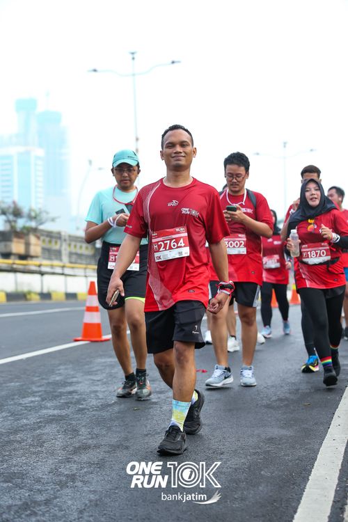 Race photo from ONE RUN 10 K