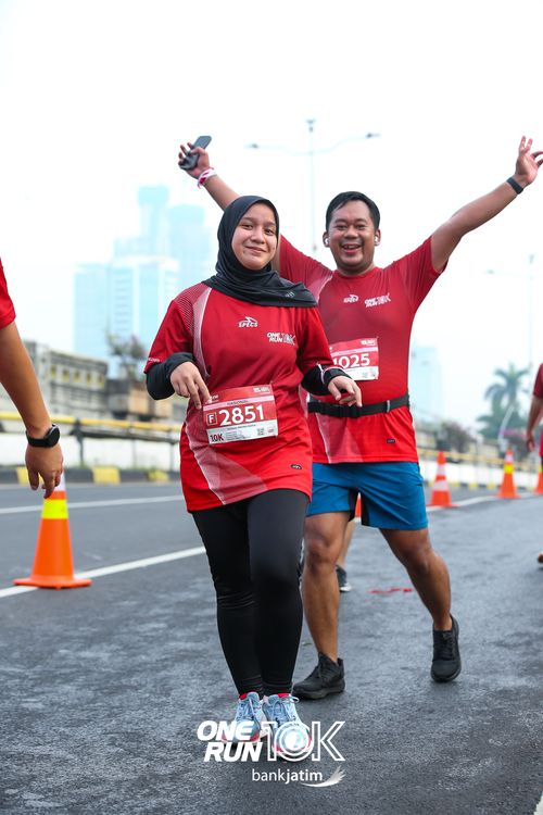 Race photo from ONE RUN 10 K