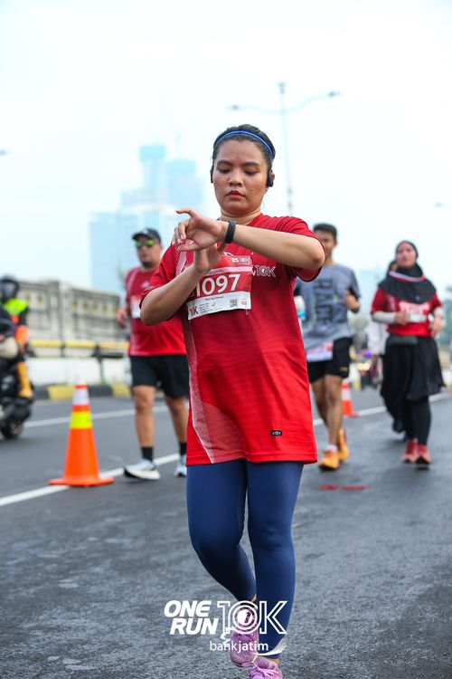 Race photo from ONE RUN 10 K