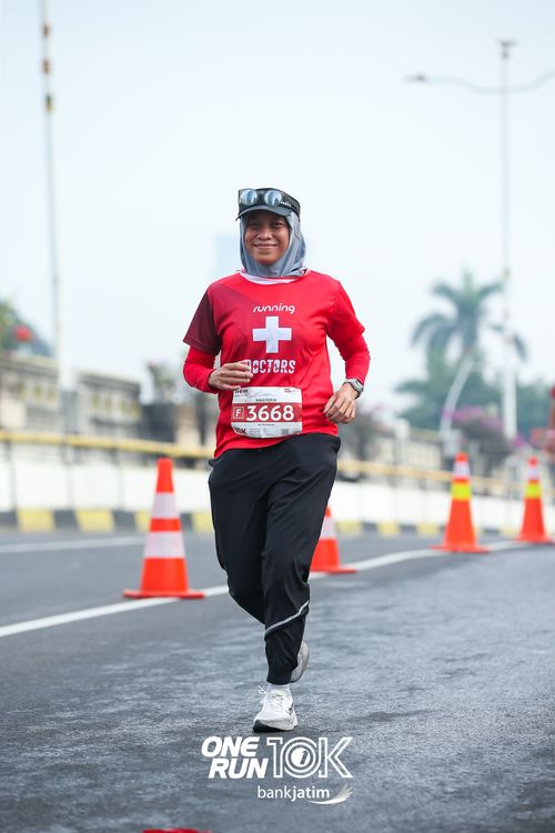 Race photo from ONE RUN 10 K