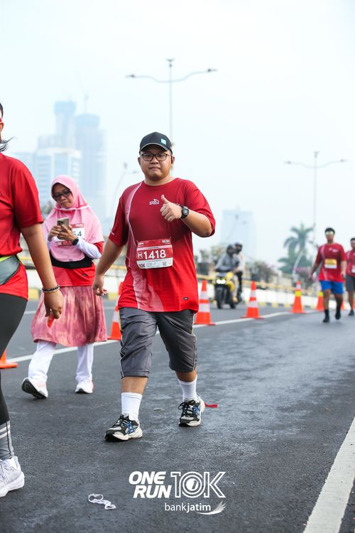 Race photo from ONE RUN 10 K