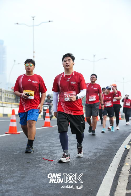 Race photo from ONE RUN 10 K