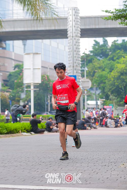 Race photo from ONE RUN 10K 2025