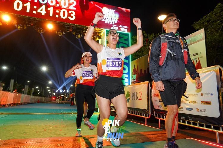 Race photo from PIK NITE RUN 2025