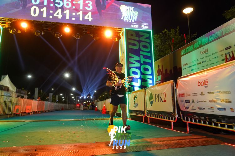 Race photo from PIK NITE RUN 2025