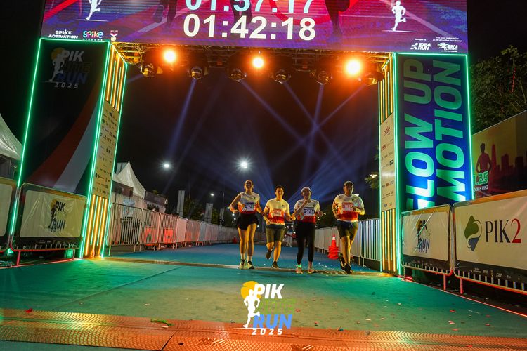 Race photo from PIK NITE RUN 2025