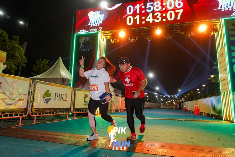 Race photo from PIK NITE RUN 2025