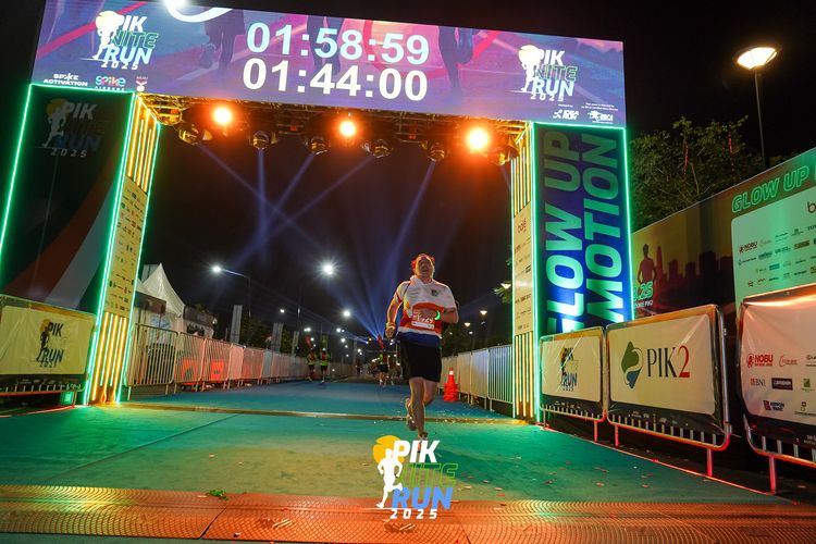 Race photo from PIK NITE RUN 2025