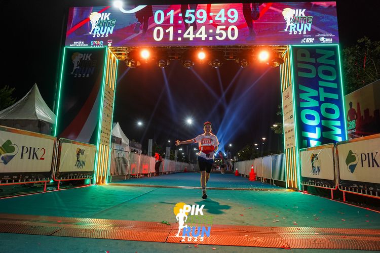 Race photo from PIK NITE RUN 2025