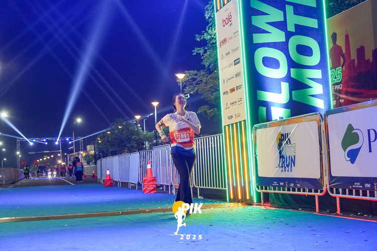 Race photo from PIK NITE RUN 2025