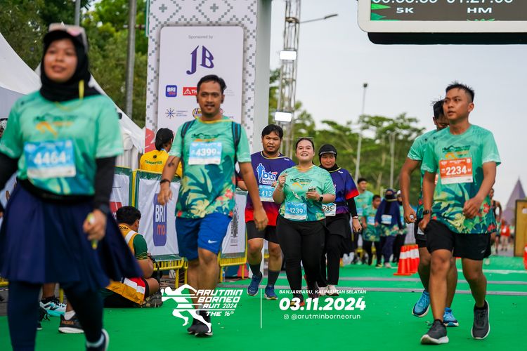 Race photo from Arutmin Borneo Run 2024