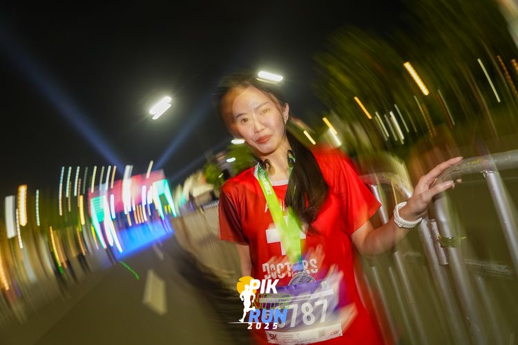 Race photo from PIK NITE RUN 2025