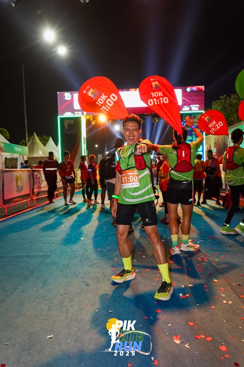 Race photo from PIK NITE RUN 2025