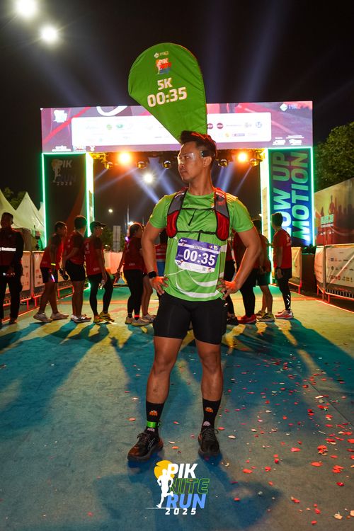 Race photo from PIK NITE RUN 2025