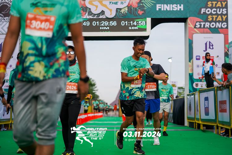Race photo from Arutmin Borneo Run 2024
