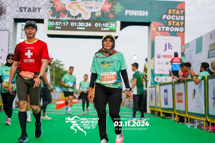 Race photo from Arutmin Borneo Run 2024