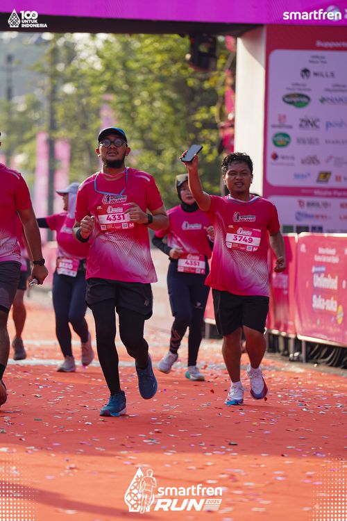 Race photo from Smartfren Run 2025 