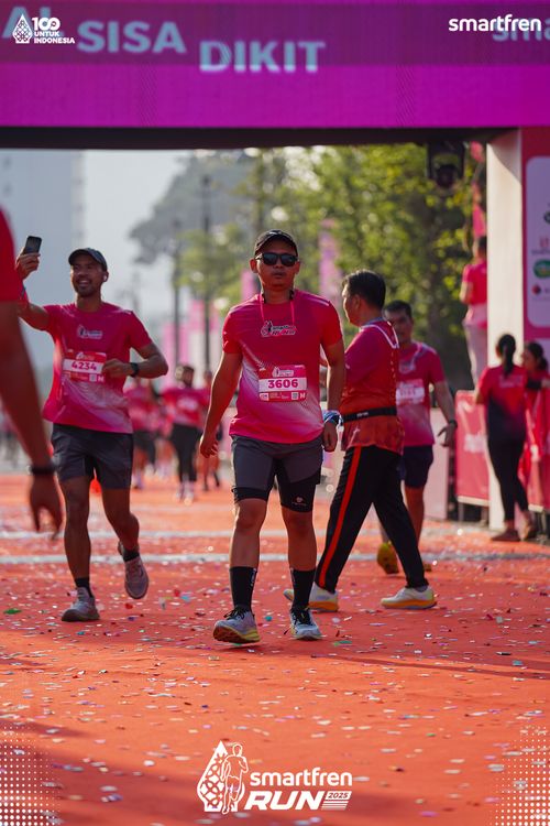 Race photo from Smartfren Run 2025 