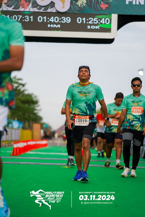 Race photo from Arutmin Borneo Run 2024