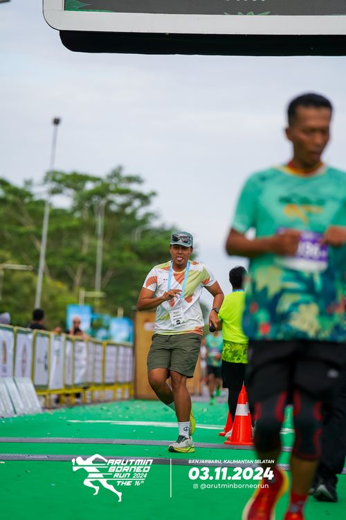 Race photo from Arutmin Borneo Run 2024