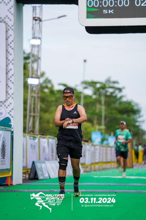 Race photo from Arutmin Borneo Run 2024